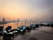 SUMMIT LOUNGE 