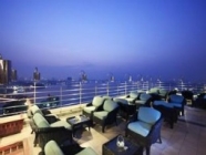 SUMMIT LOUNGE 