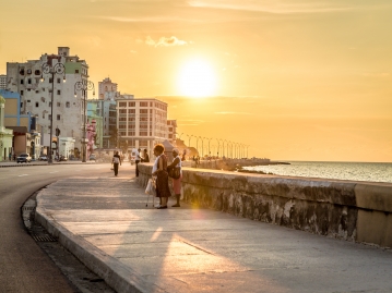  キューバの人々の生活を知る！ハバナのローカルを垣間見るネプトゥーノ通り散策