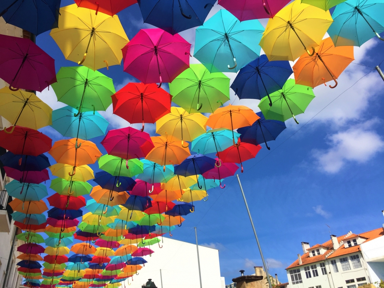 カラフルな傘の絶景アゲダ ポルトガル旅行記 Stw