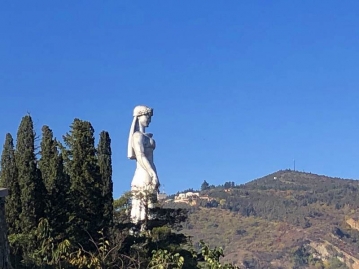 グルジア母の像