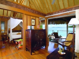 客室はスイートタイプの広いお部屋