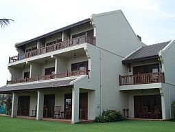 スーペリアルーム外観（各部屋バルコニーつき）