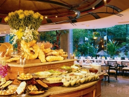 Rom Sai レストラン（インターナショナルビュッフェ）