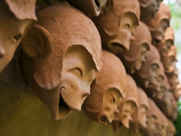 ユニークなデザインの壁