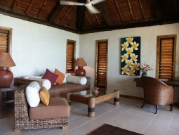 サンセットプールビラのゆったりとした客室