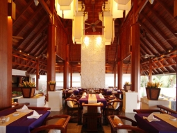 レストラン（The Patio)