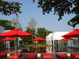 スイミングプール