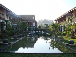 スイミングプール