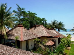 スリヴィジャヤ シービュー プール ビラ