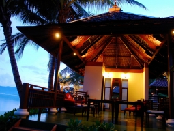 スリヴィジャヤ シービュー プール ビラ