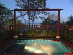 スリヴィジャヤ デラックス プール ビラ