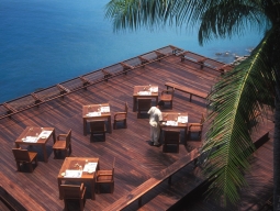 ダイニングオンザロックス（レストラン）