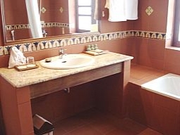 バスルーム（お部屋との調和も取れていて好感がもてます）