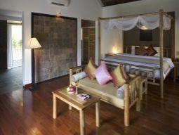 ハネムーンプールハット（プール＆庭付の１軒家の造り）