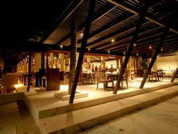 サラブア　レストラン