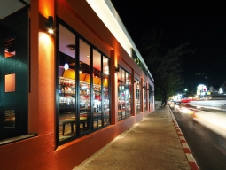 ラ　サルサ　レストラン