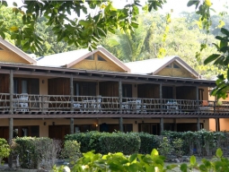 オーシャンビューブレ外観