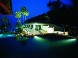 ベイリーフ　レストラン