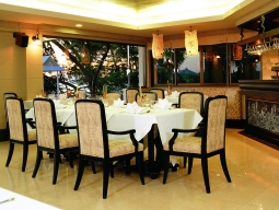 ベイリーフ　レストラン