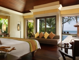 オーシャンフロントプールビラ