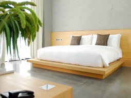 プールビラ室内