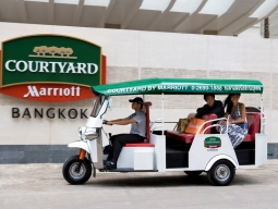 BTSラチャダムリ駅まで送迎あり