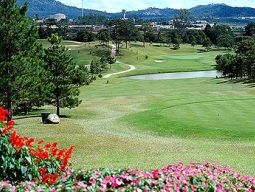 ゴルフ場：ホテル所有のゴルフ場までは車で5～10分です