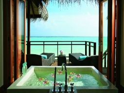 水上ヴィラ 客室内一例