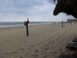 ホテル前のビーチ