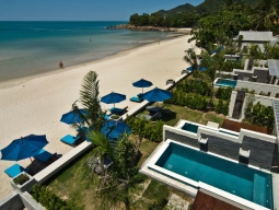 リゾート前のビーチ