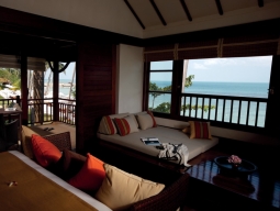 ビーチフロントビラ