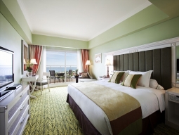 デラックスルームキングサイズベッド