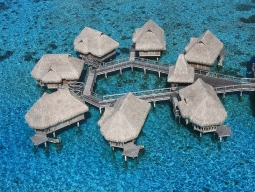 水上バンガロー空撮