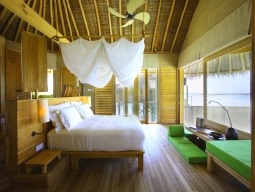 水上ヴィラ（室内）