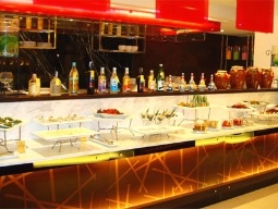 レストラン「ゴールデンパレス」