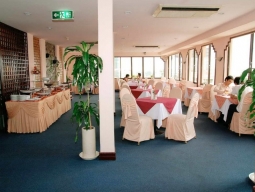 レストラン「Starlight」