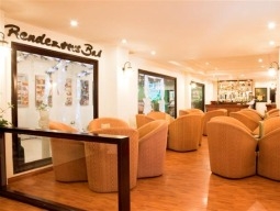 バー「RENDEZVOUS」