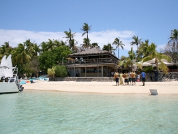 スタッフが笑顔でお出迎え