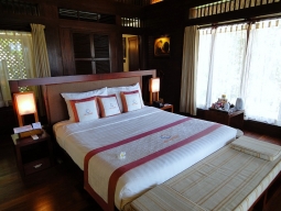 デラックスバンガロー