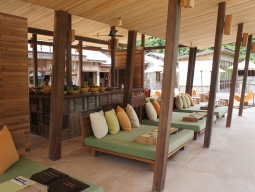 BY THE MARCKET バー