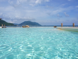 パブリックスイミングプール