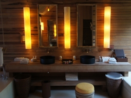 Wシンクで二人同時に洗顔OK!