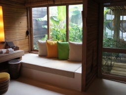 寝れるほど居心地の良いソファ