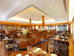 レストラン　シーズ