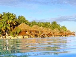 水上バンガロー