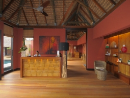 スパ　エントランス