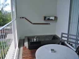 DLX-3: 屋外バスタブ