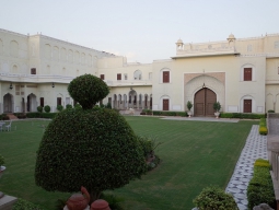 静寂に包まれた庭園