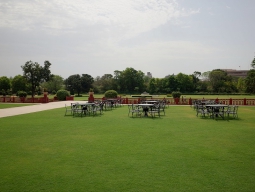 広々とした中庭